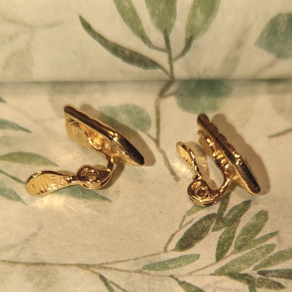 Monet Soft-Clip Gold & Crystal Earrings. EUC - Picture 3 of 5